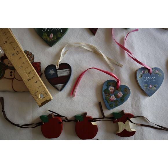 Lot 12x Wood Tie-on for Longaberger Baskets Heart Apple Snowman School Flag Coff - Picture 6 of 12